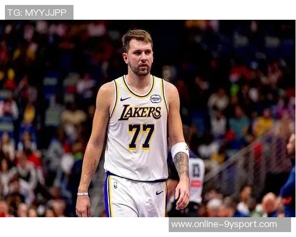 东契奇与父亲同坐过山车搞笑P图展现男人永葆少年心态的乐趣